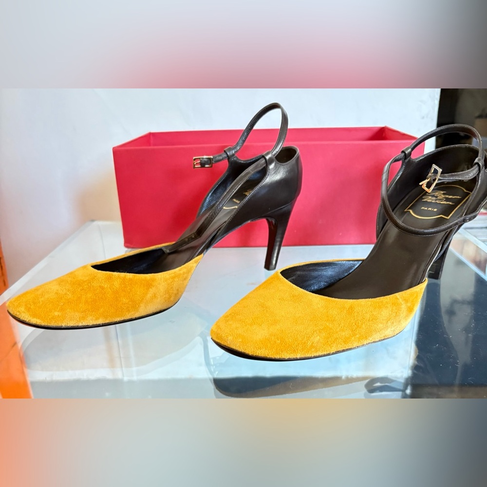 Roger Vivier Yellow and Black Heels / 39
